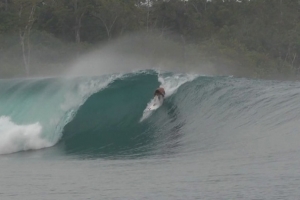 Video Surfer Muda dari Tahiti