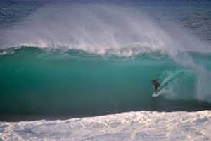 HO FAMILY SURFING PIPELINE