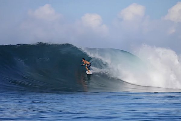Swell Musim Kemarau Pertama di Indonesia Menawarkan Kondisi Sempurna