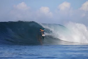 Swell Musim Kemarau Pertama di Indonesia Menawarkan Kondisi Sempurna
