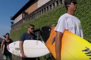 SURFING KONYOL DI BALI