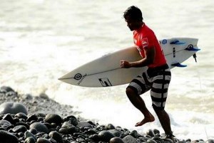 SALAH SATU SURFER HEBAT CIMAJA TENGAH TERBARING LEMAH DI RUMAH SAKIT