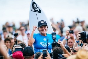 STEPHANIE GILMORE AMBIL KEMENANGAN DI ROXY PRO GOLD COAST