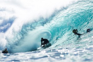 KELLY SLATER KEMBALI DENGAN PENAMPILAN GEMILANG DI BILLABONG PIPE MASTER