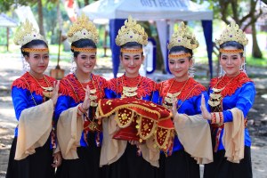 KOMPETISI SURFING DI KRUI 15,16,17 AUGUSTUS 2017 SEKALIGUS MERAYAKAN HUT RI KE 72