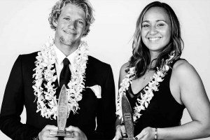 CARISSA MOORE DAN JOHN JOHN FLORENCE DINOBATKAN SEBAGAI SURFER TERBAIK