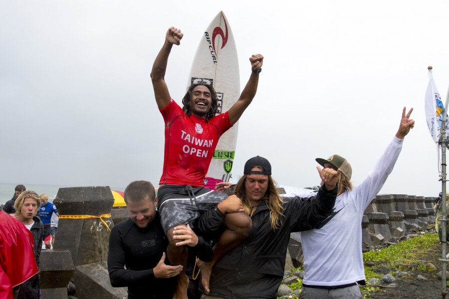 ONEY ANWAR MEMENANGKAN QS1500 TAIWAN OPEN SURFING