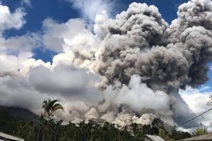 FAKTA-FAKTA TERKAIT KEMBALI MELETUSNYA GUNUNG SINABUNG