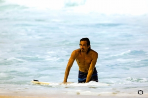 Ketika Gavin selesai surfing di Hawai dan siap berbincang dengan tim Pemburu Ombak