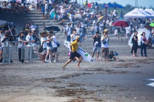 PERJUANGAN LUAR BIASA DARI ITALO FERREIRA DALAM ISA WORLD SURFING GAMES