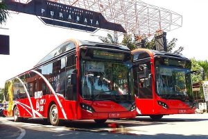 BAYAR ONGKOS BUS DI SURABAYA DENGAN BOTOL PLASTIK