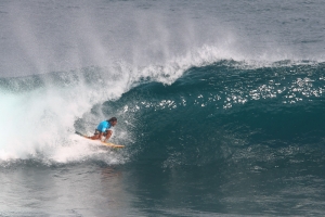 KONDISI MENEGANGKAN BERLANJUT DI QUIKSILVER ULUWATU CHALLENGE HARI KE-2