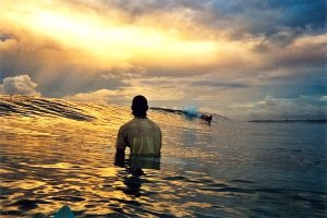 KIAT-KIAT AGAR AMAN BERADA DI AIR KETIKA SURFING