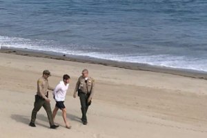 SURFER SUP DITANGKAP DI MALIBU KARENA BERADA DI AIR SAAT MASA KARANTINA