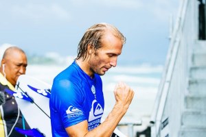 OWEN WRIGHT MENANGIS SETELAH KEMENANGANNYA DI QUIKSILVER PRO GOLD COAST