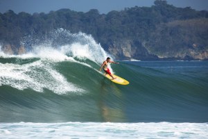 BERSELANCAR DI PANTAI CIANTIR, DESA SAWARNA