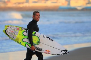 FOTO-FOTO DAN VIDEO PARA SURFER PRO MENIKMATI LAY DAY FREE SURF DI SUPERTUBOS